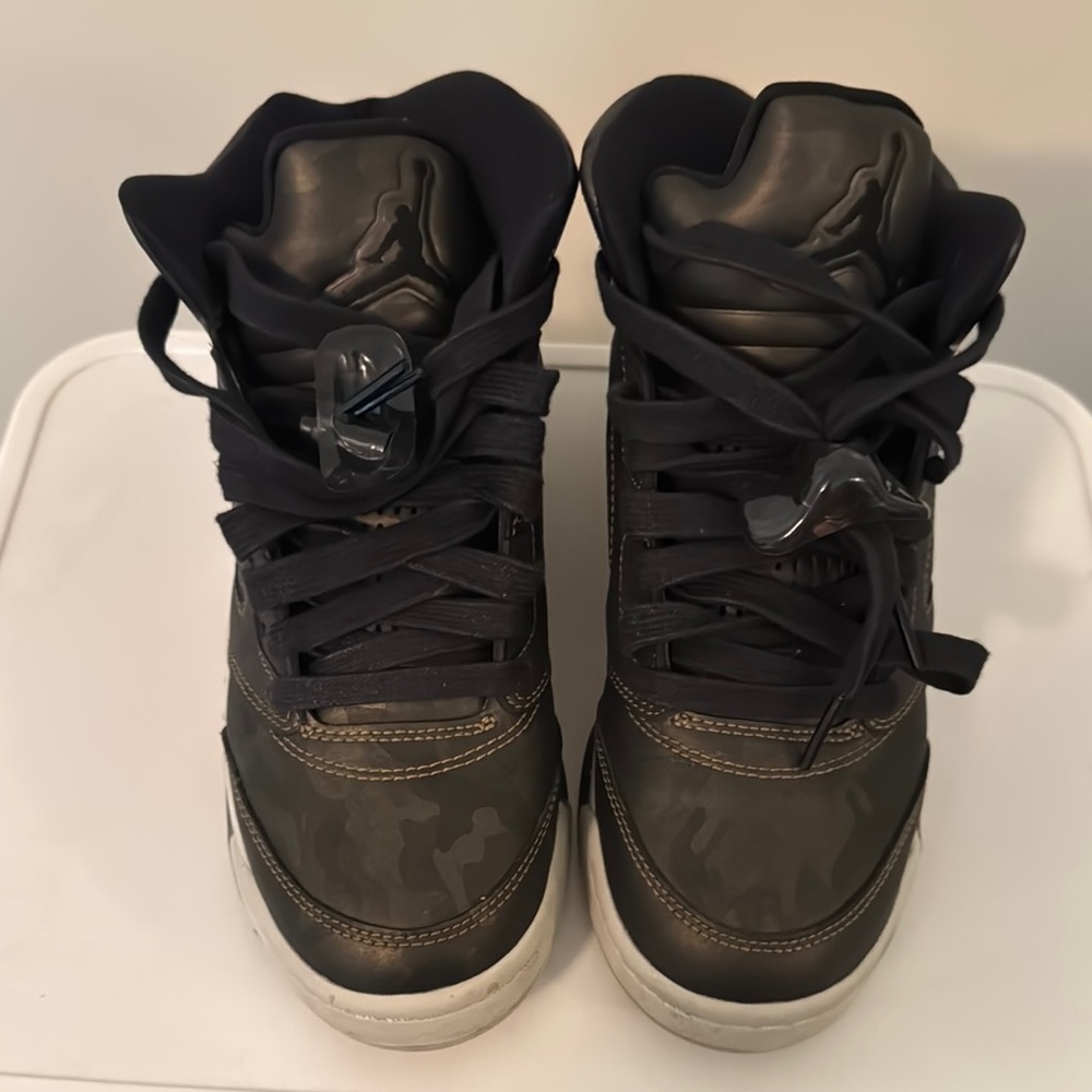 Men's Black Jordan 5 Sneakers